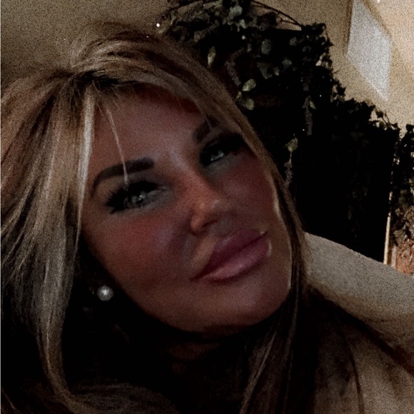 Meet your Posher, Nichol - Picture 1 of 1